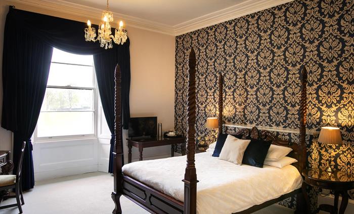 Large four poster double -room 5